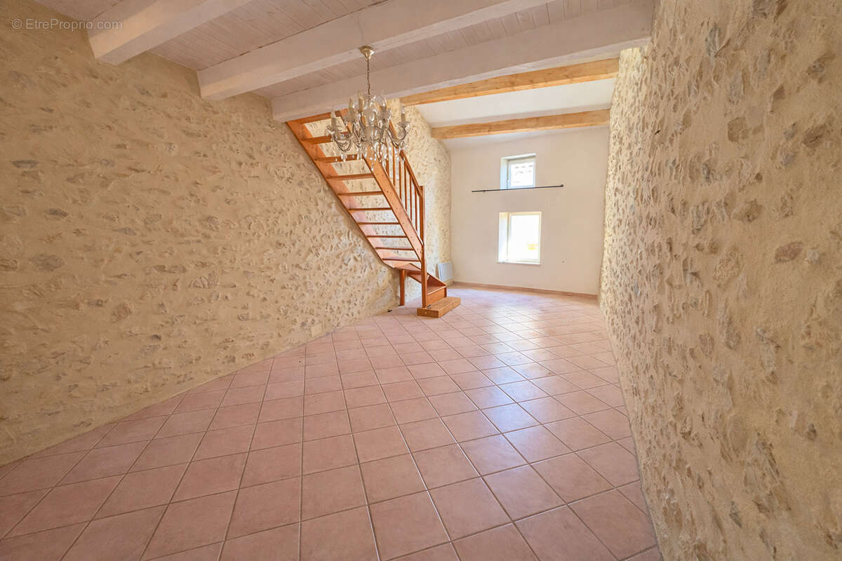 Maison à ROCHEMAURE