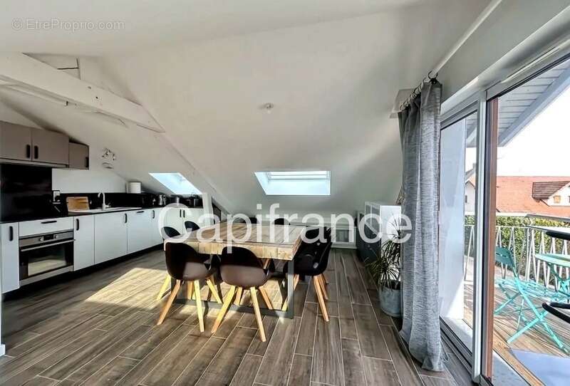 Appartement à POISY