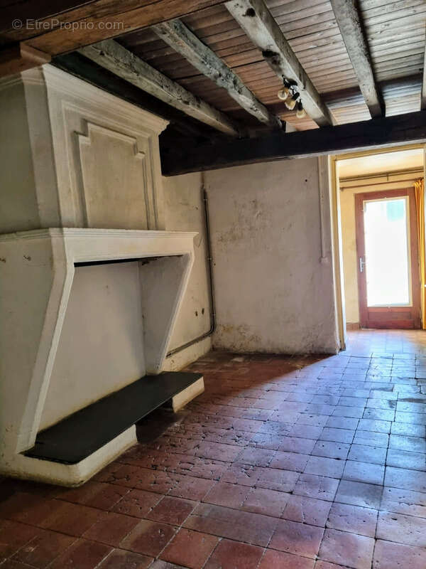 Maison à LES ARTIGUES-DE-LUSSAC