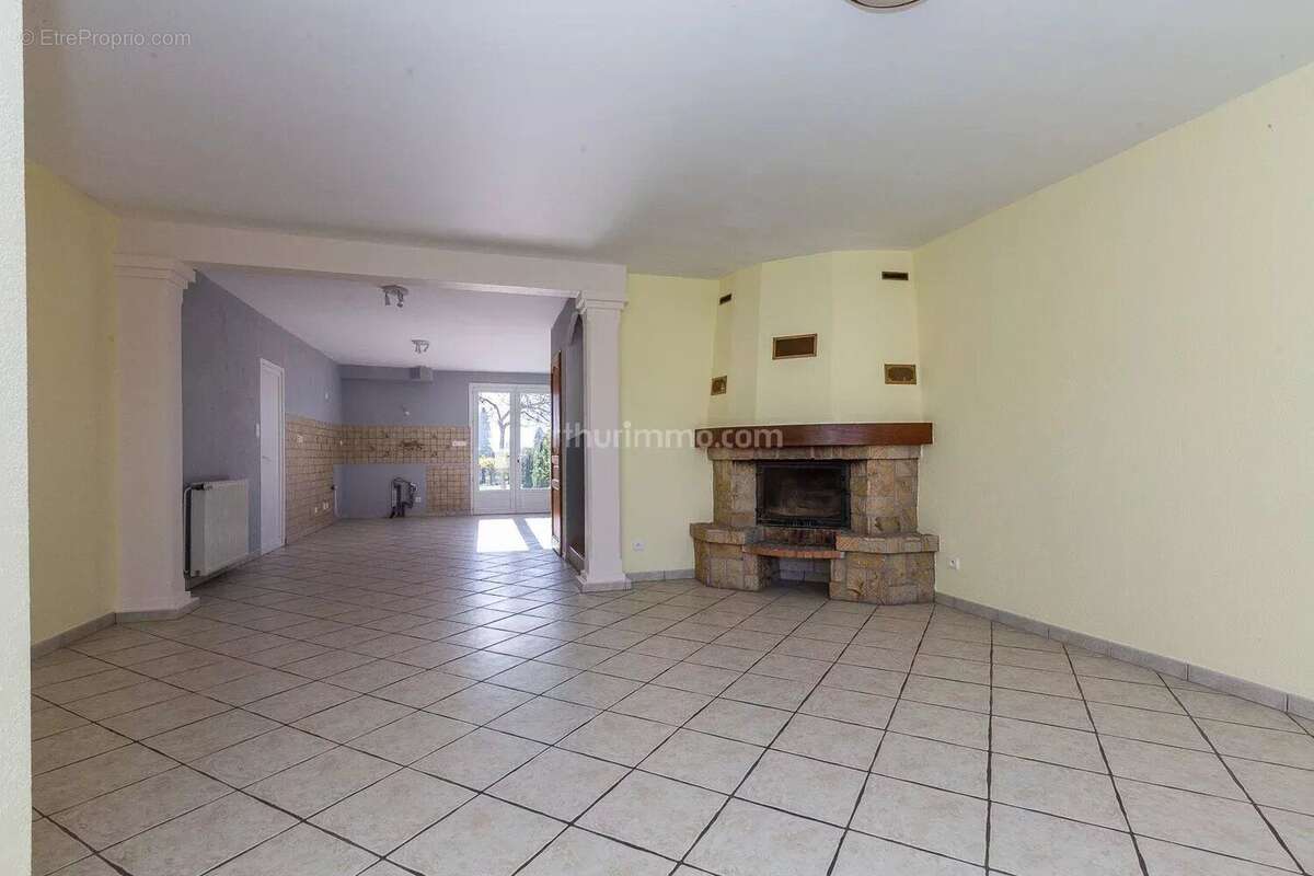 Maison à SAINT-SORLIN-DE-MORESTEL