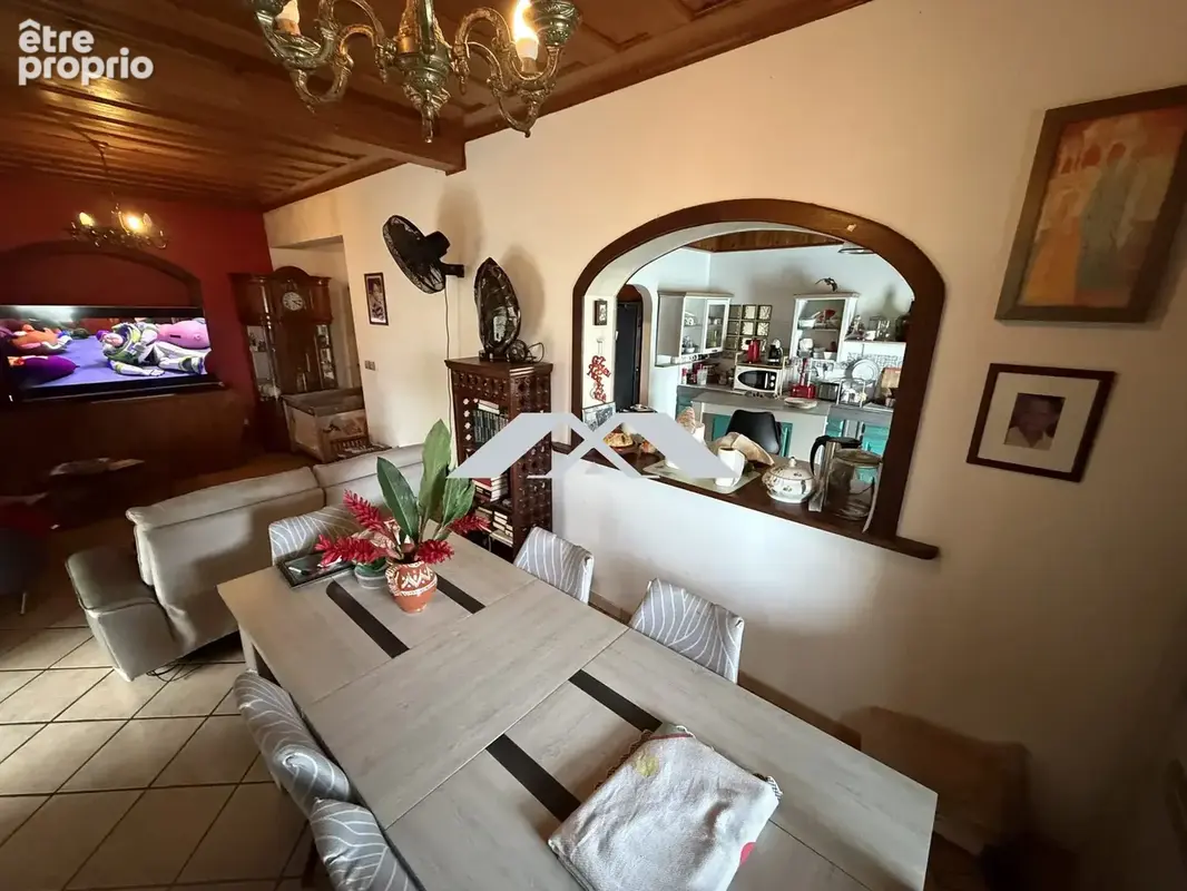 Maison 6 pièces 190 m² à vendre à Saint-Benoit (97470) - photo 2