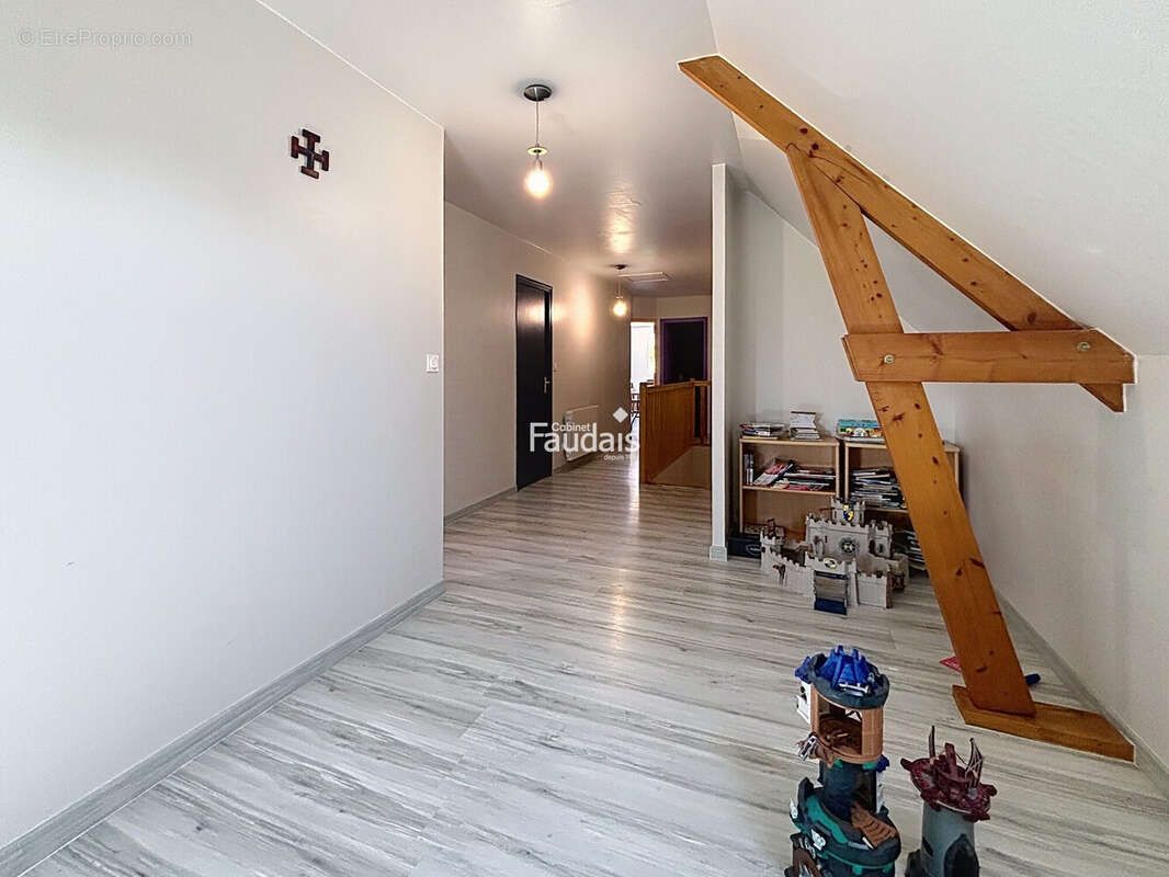 Maison 273 m² à Sainte-Mere-Eglise  - photo 9