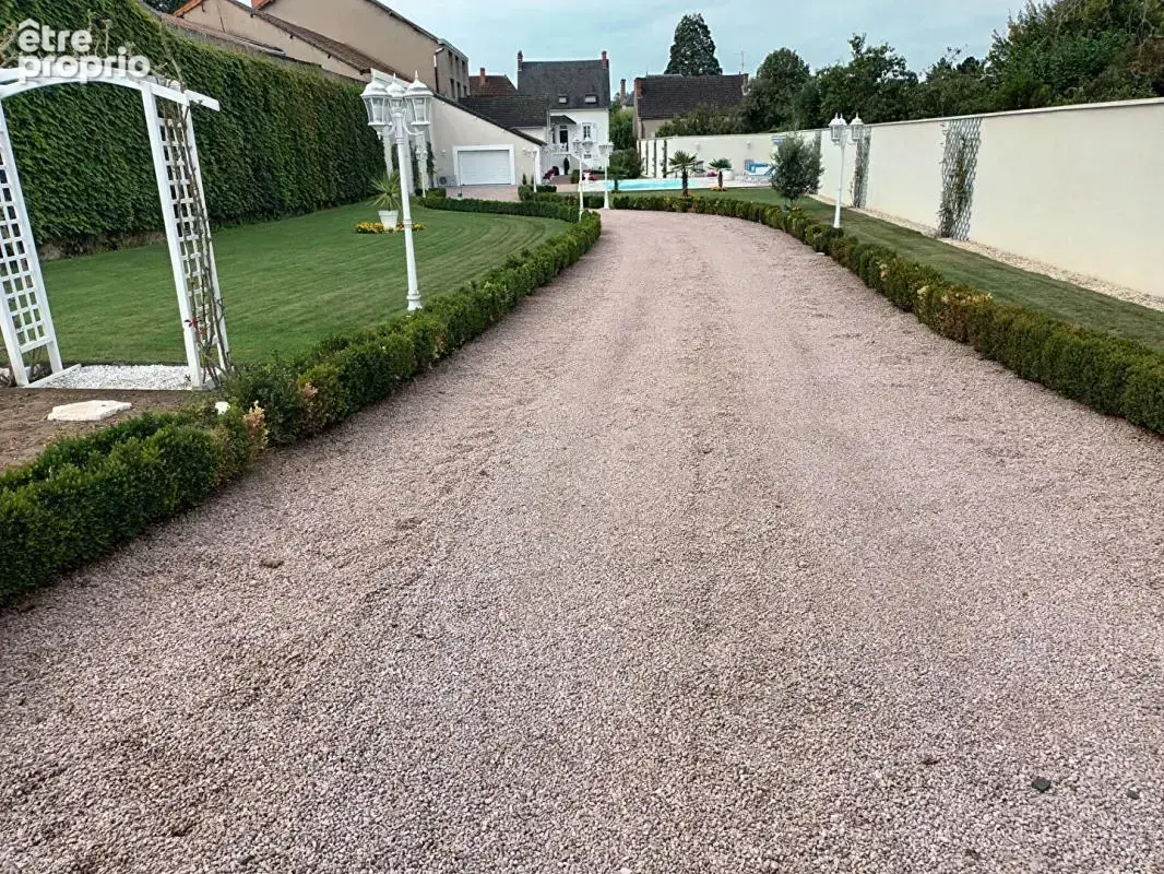 Maison de qualité avec piscine, studio indépendant et dépendances - photo 18