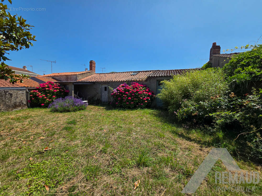Maison ancienne XIXème siècle - A rénover - Fort potentiel - photo 4