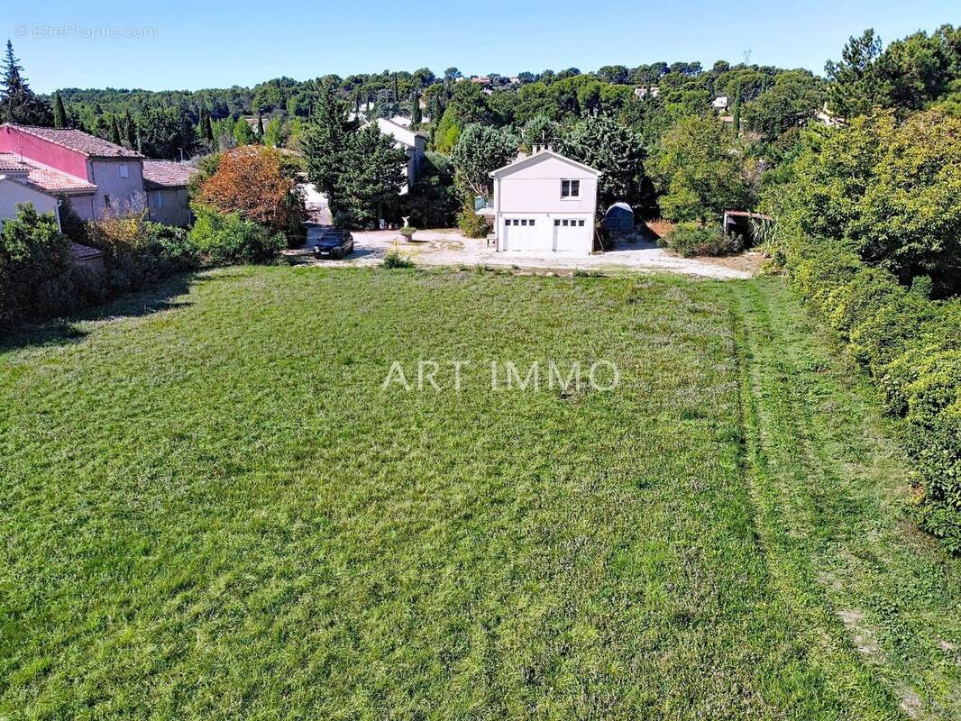 Terrain à CHATEAUNEUF-DE-GADAGNE
