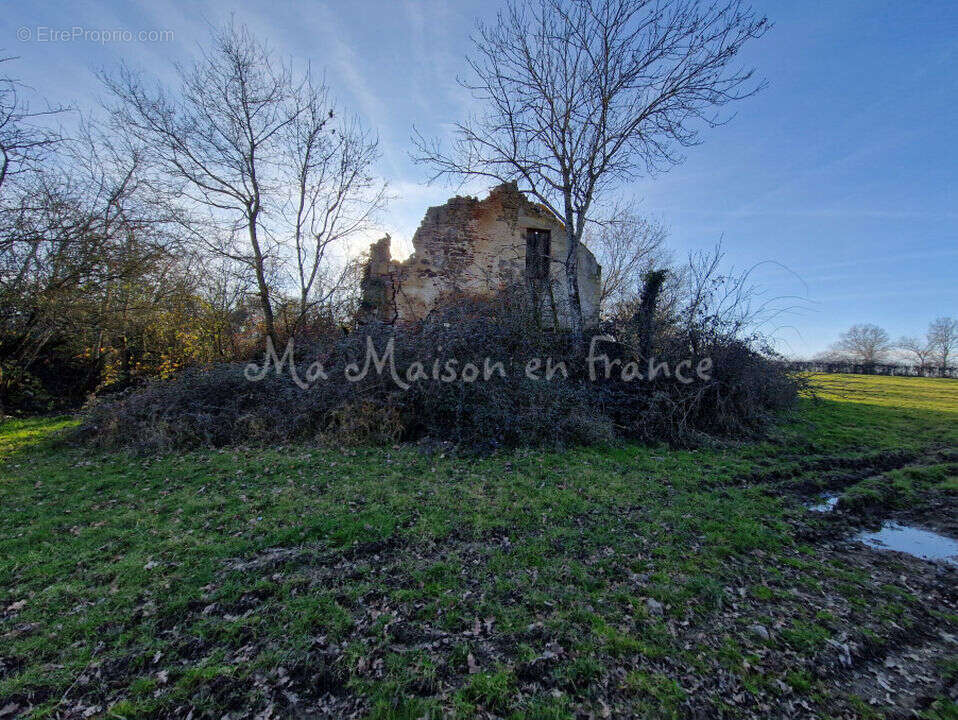 Terrain à SAINT-POURCAIN-SUR-SIOULE
