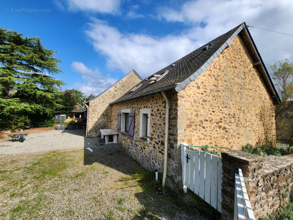 Maison à MESLAY-DU-MAINE