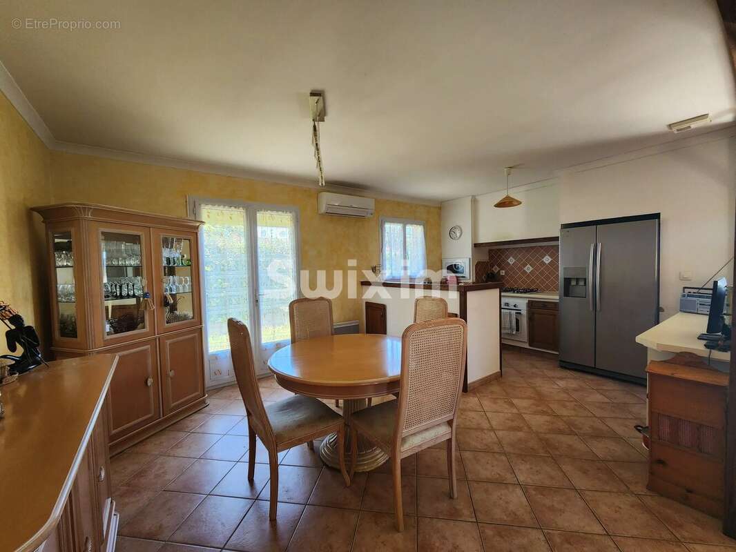 Belle maison de plain de pied avec jardin piscinable et garage.  - photo 2