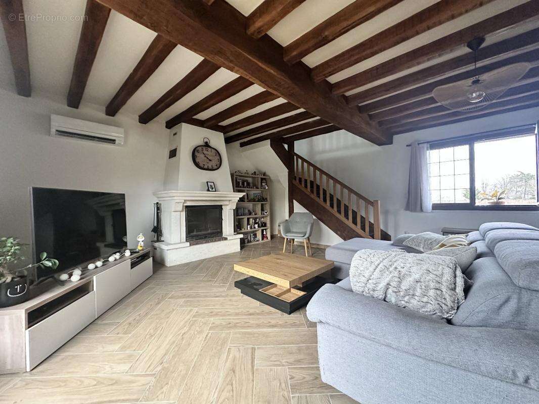 Maison à TREMBLAY-LES-VILLAGES