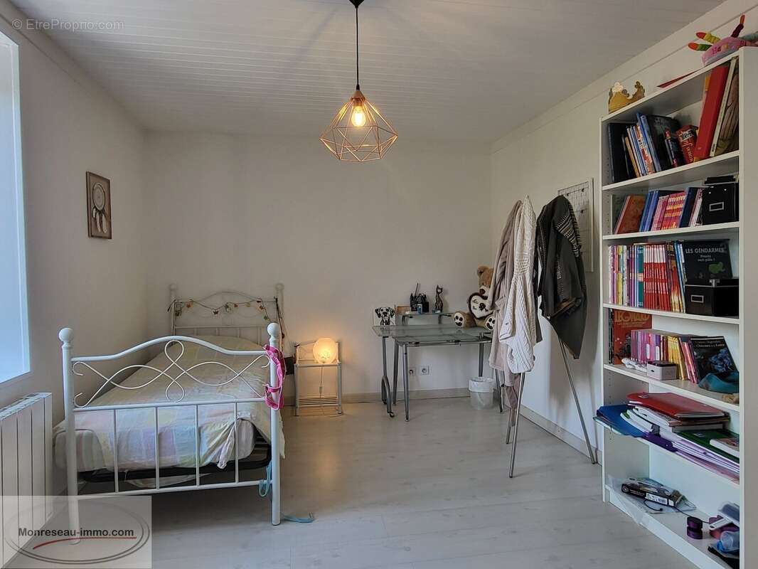 Propriete familiale avec caveau de 60m² ! - photo 7