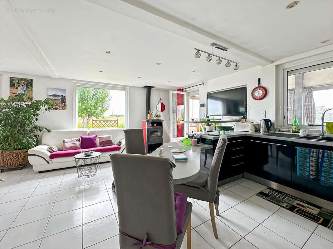 Maison 133m² habitables + 130m² de garages + studio et étang - photo 8