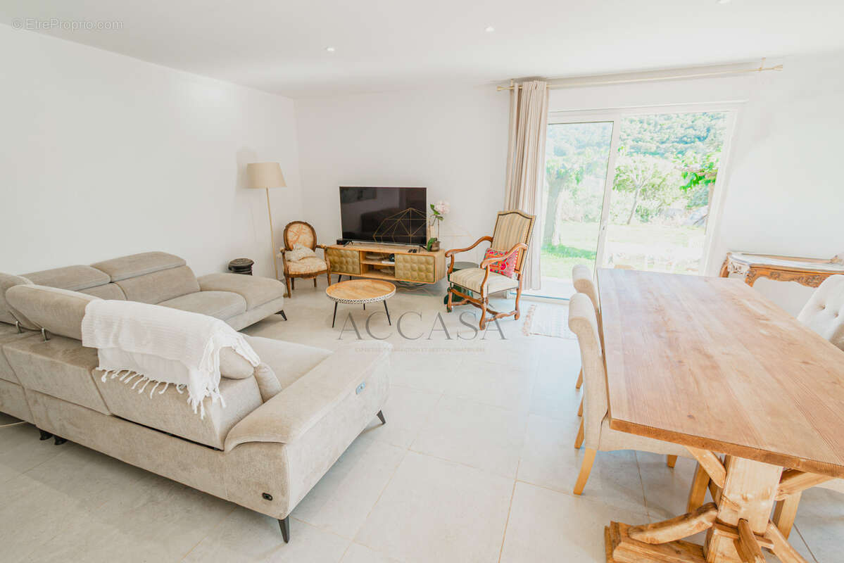 Maison avec terrain constructible de 4 260 m2 et permis accordé   Bonifacio, Vallée Saint-Julien - photo 3