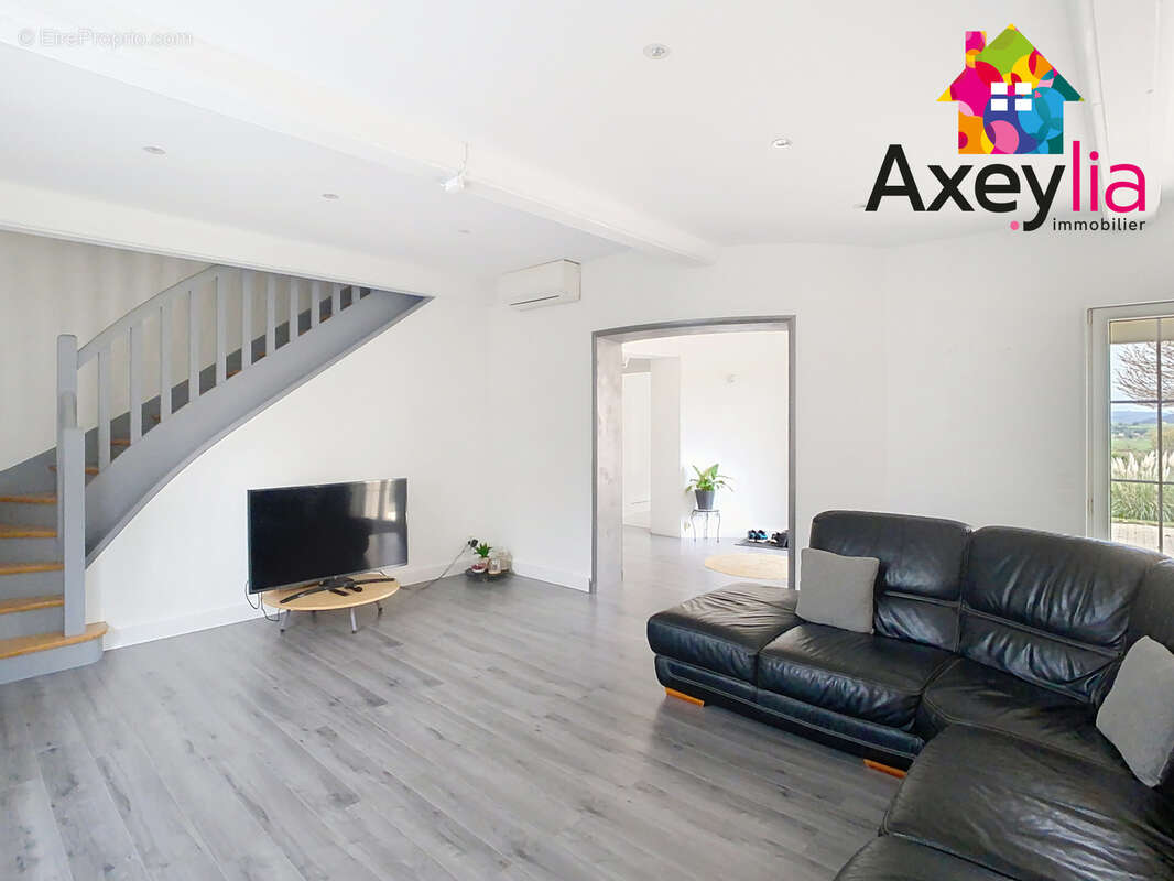 Maison à SAINT-CYR-DE-FAVIERES