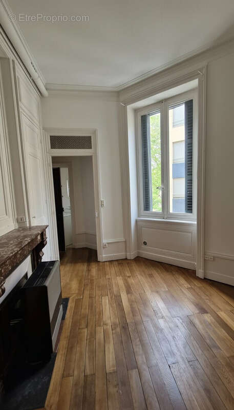 Appartement 75 m² à Lyon-1e  - photo 9