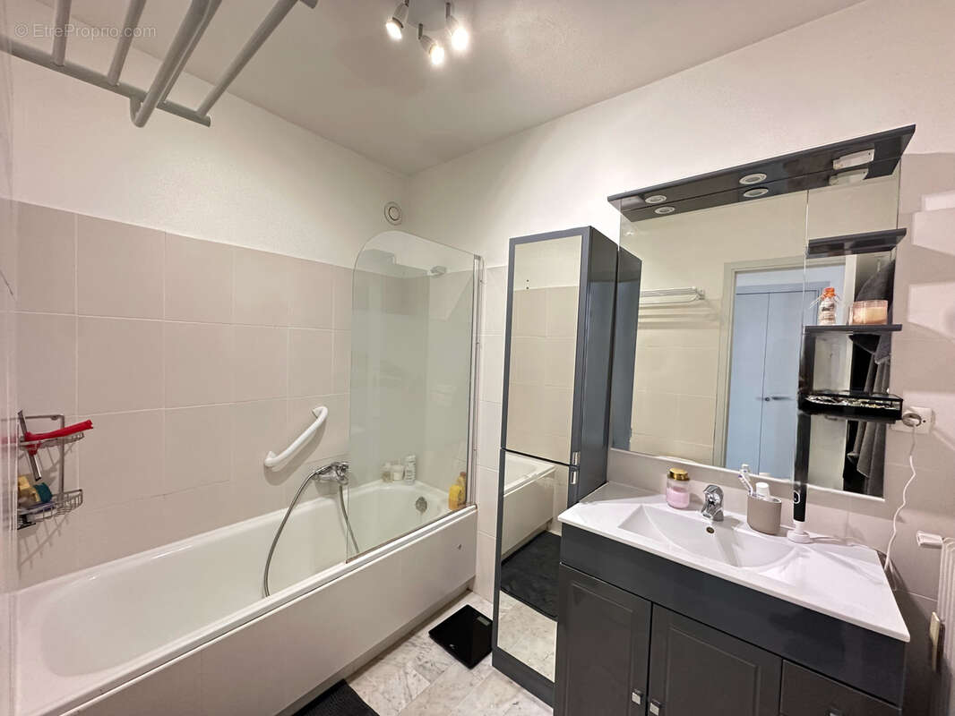 Appartement à SAINT-LAURENT-DU-VAR