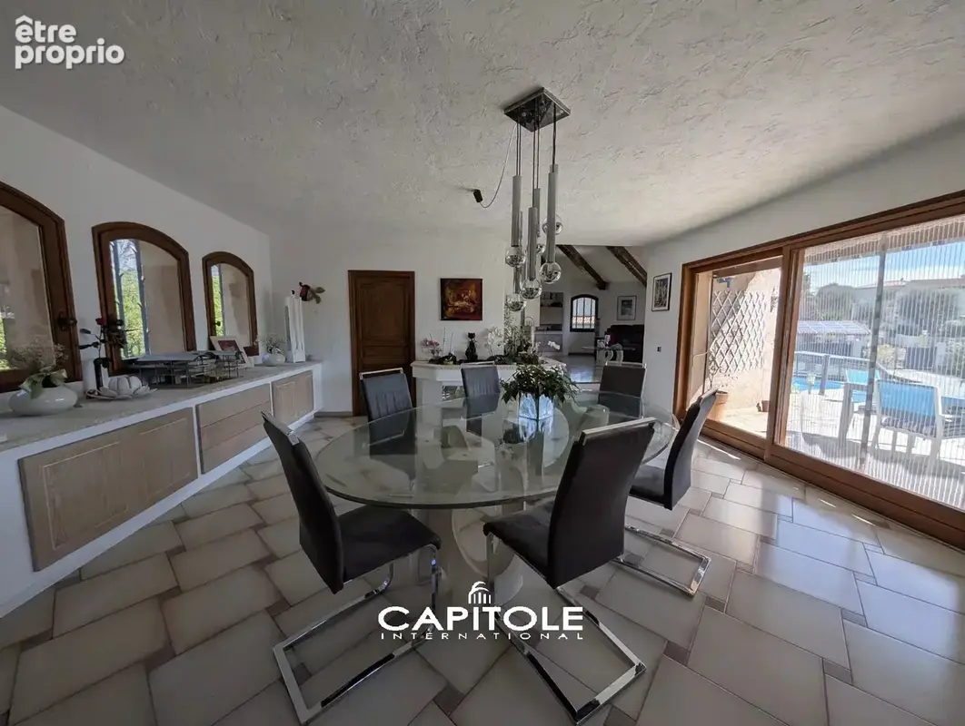 La Gaude - Charmante villa 5 pièces de 154 m² édifiée sur un terrain d'env. 2 133 m² avec piscine, vue sur les collines environn - photo 3