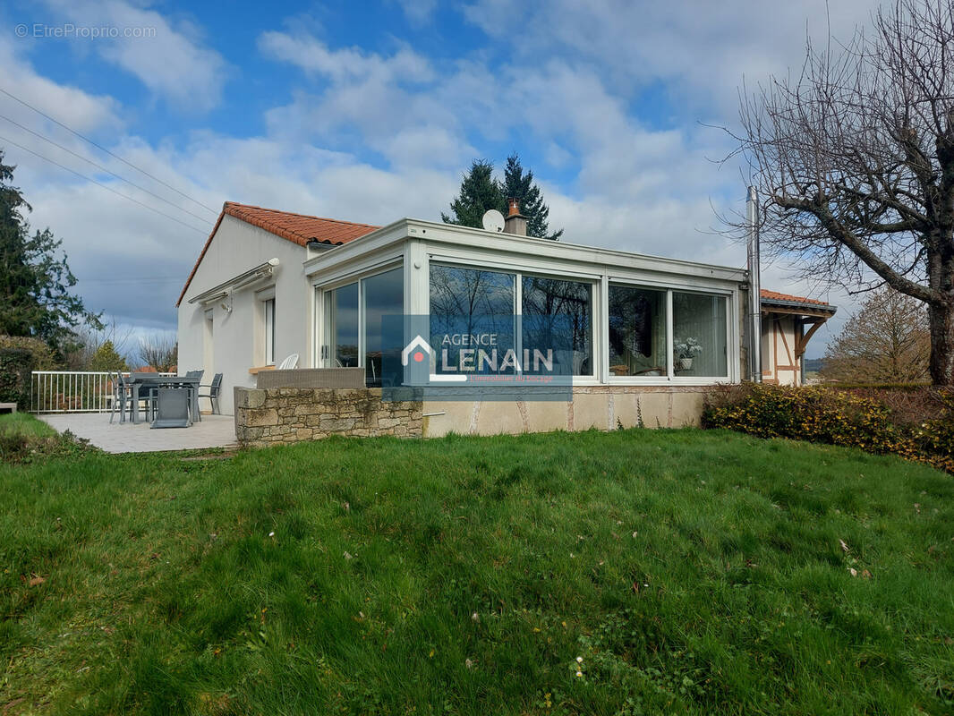 Maison à LES HERBIERS