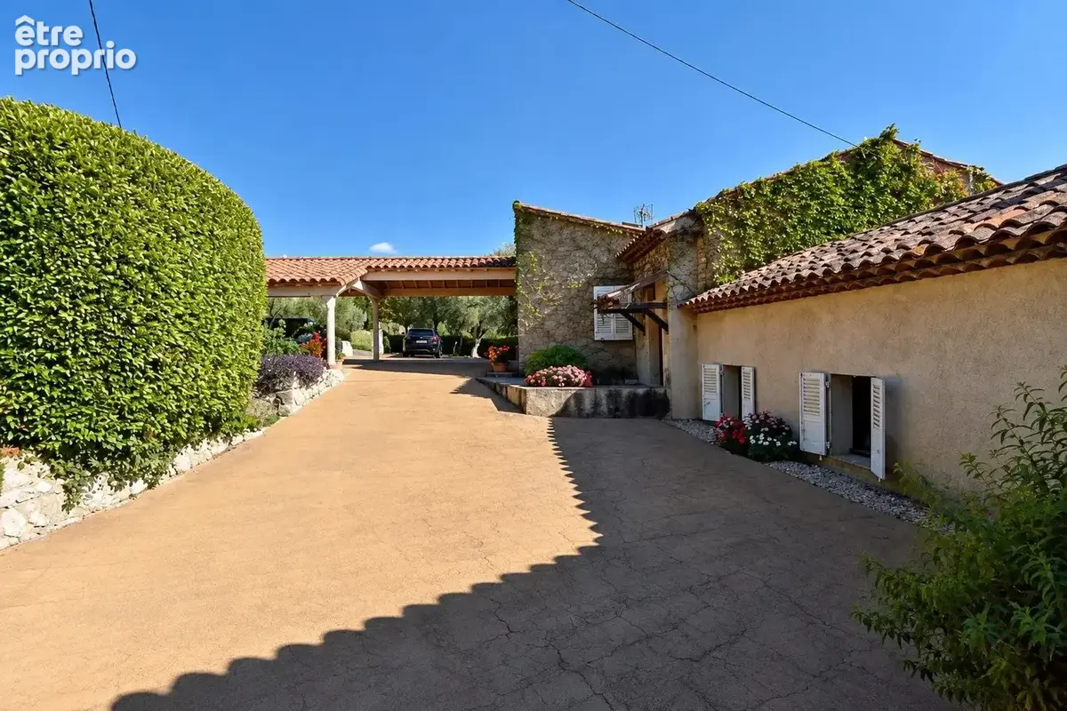 Callian– Propriété de caractère 300 m²  avec 5 chambres, piscine et terrain 1,38 ha - photo 19