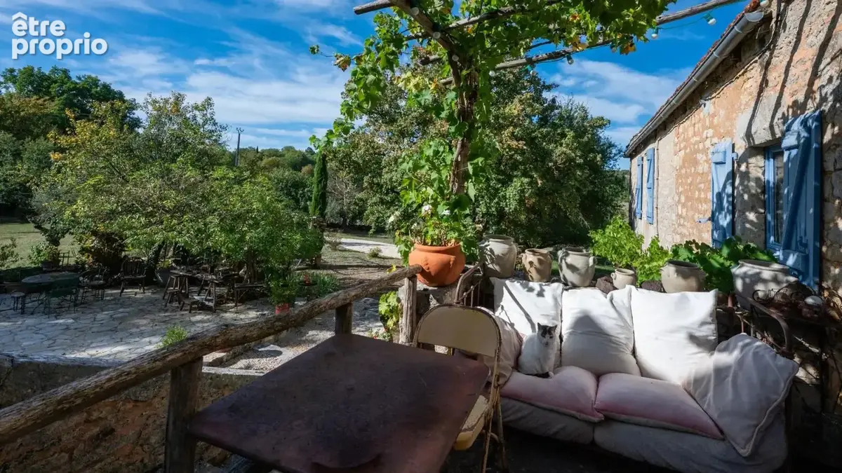 Coeur de causse – ensemble immobilier de caractere avec deux mai - photo 12