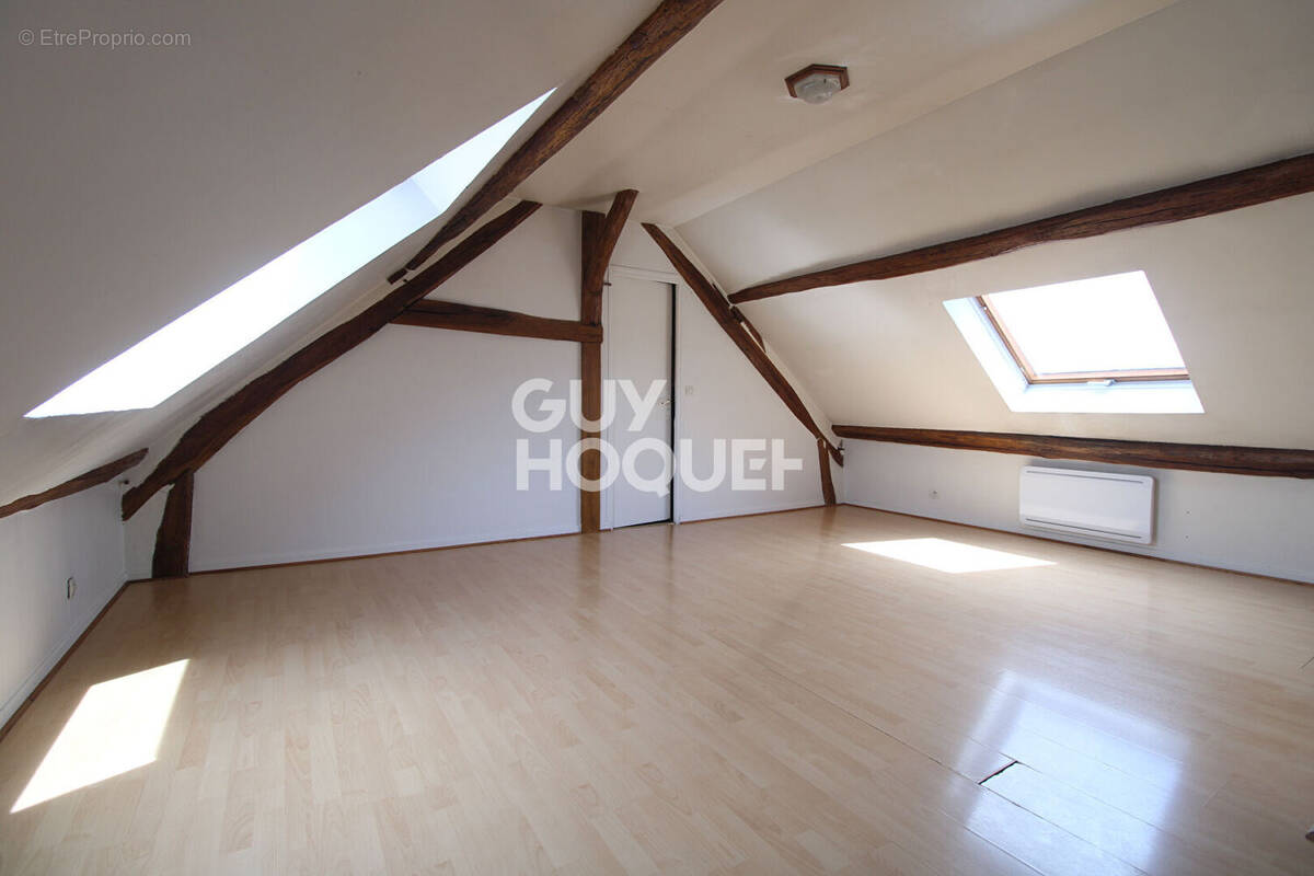 Appartement à COUBERT