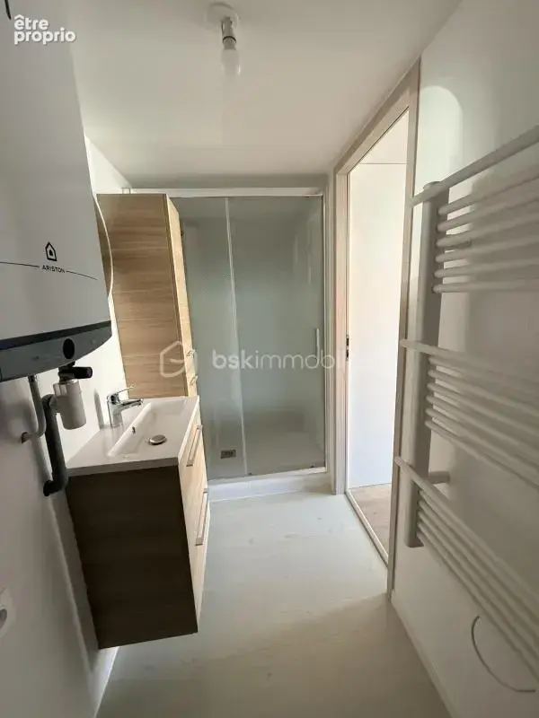 ROYAN centre ville - studio rénové a neuf avec annexe de 15 m2 - photo 2