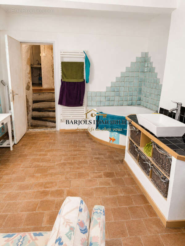 Maison à VARAGES