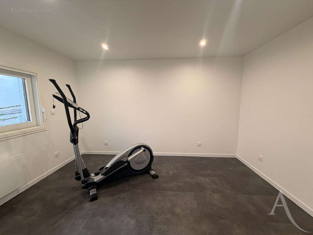 Maison à SAINTE-GENEVIEVE-DES-BOIS