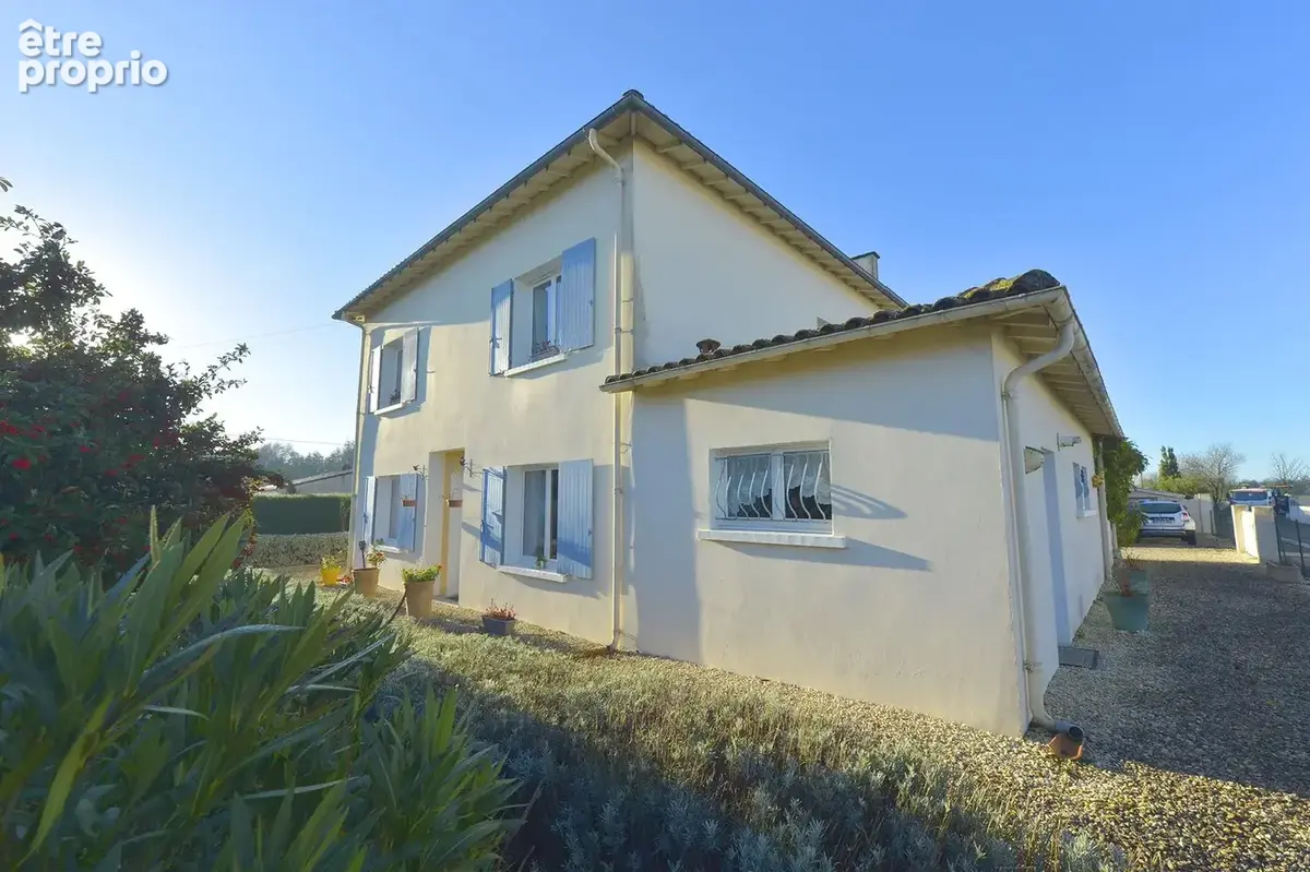 Maison 220 m² à Meursac  - photo 7