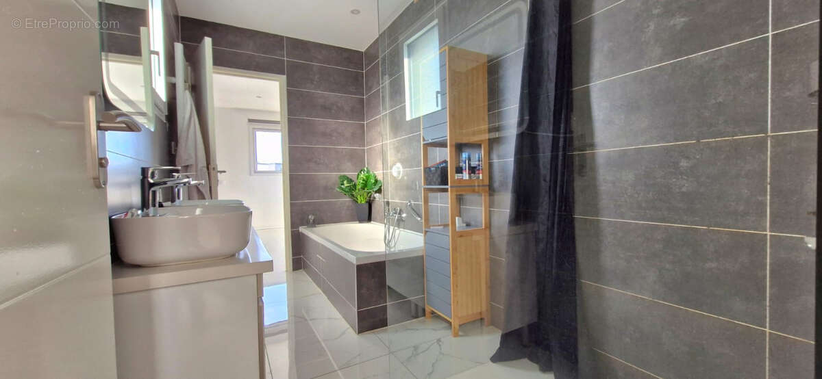 Maison à MONTREUIL-JUIGNE