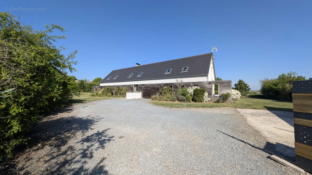 Maison à SAINT-QUENTIN-EN-TOURMONT