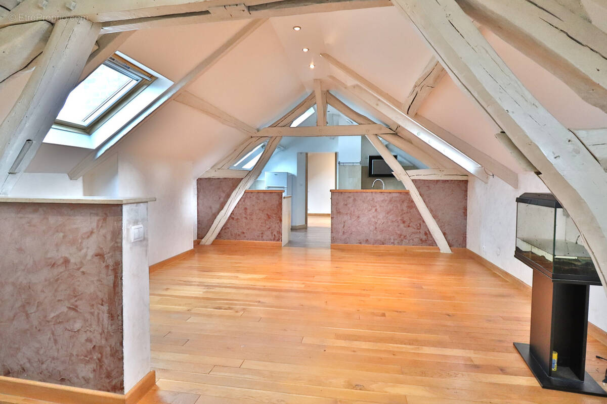 Troyes - proche hyper centre - appartement t3 renove avec parking - photo 2