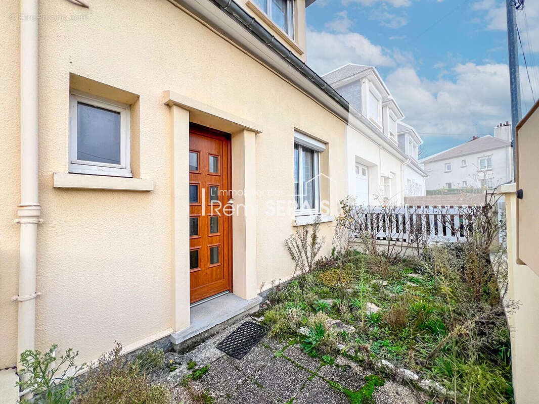 Maison à CONDE-SUR-NOIREAU