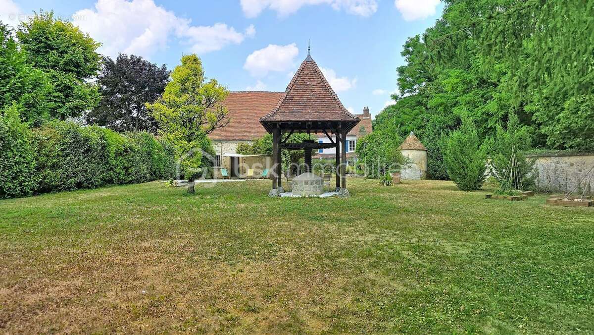 Maison de caractère 210 m² habitables (226 m² au sol) avec piscine chauffée, dépendances et jardin arboré - photo 2