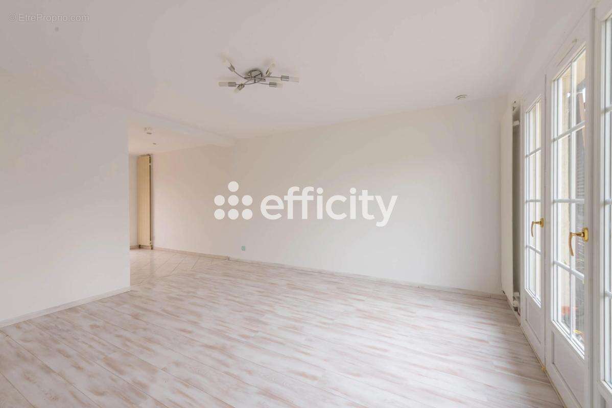 Maison à BOIS-D'ARCY