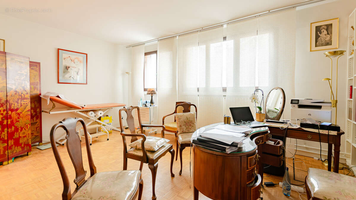 Commerce à PARIS-16E