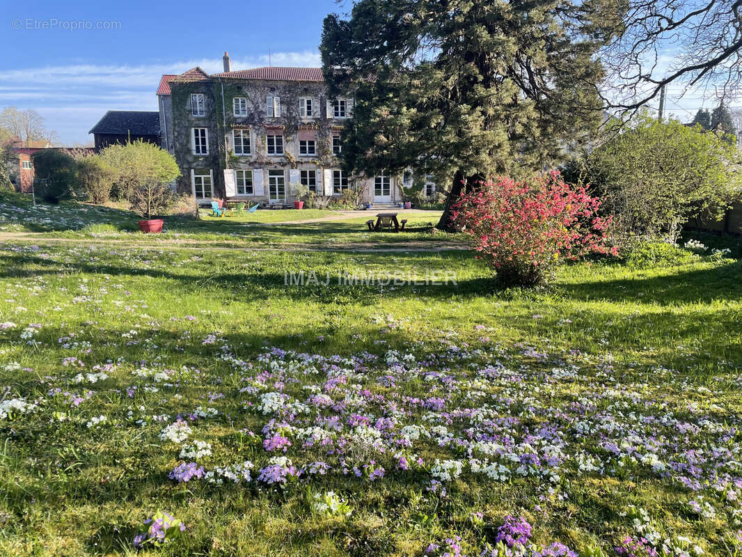 Maison à MIRECOURT