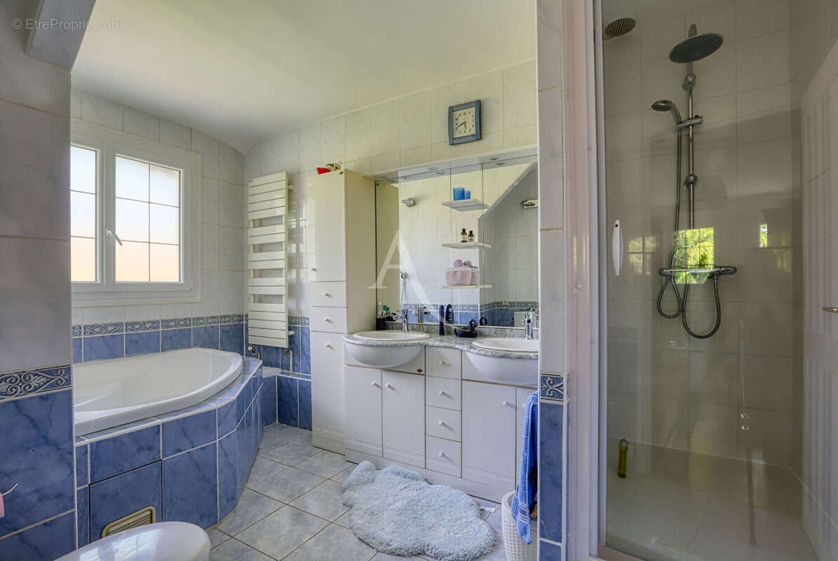 Maison à SAINT-ETIENNE-DU-ROUVRAY