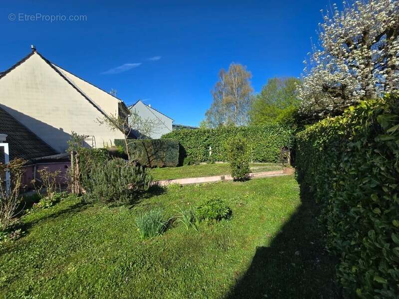 HIRSON (02) -  Vente maison avec 3 chambres , garage  et jardin  - photo 8