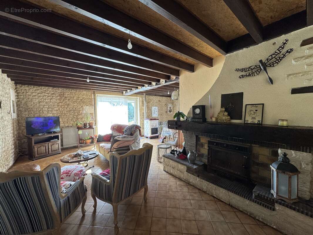 Maison 201 m² à Berneuil  - photo 20