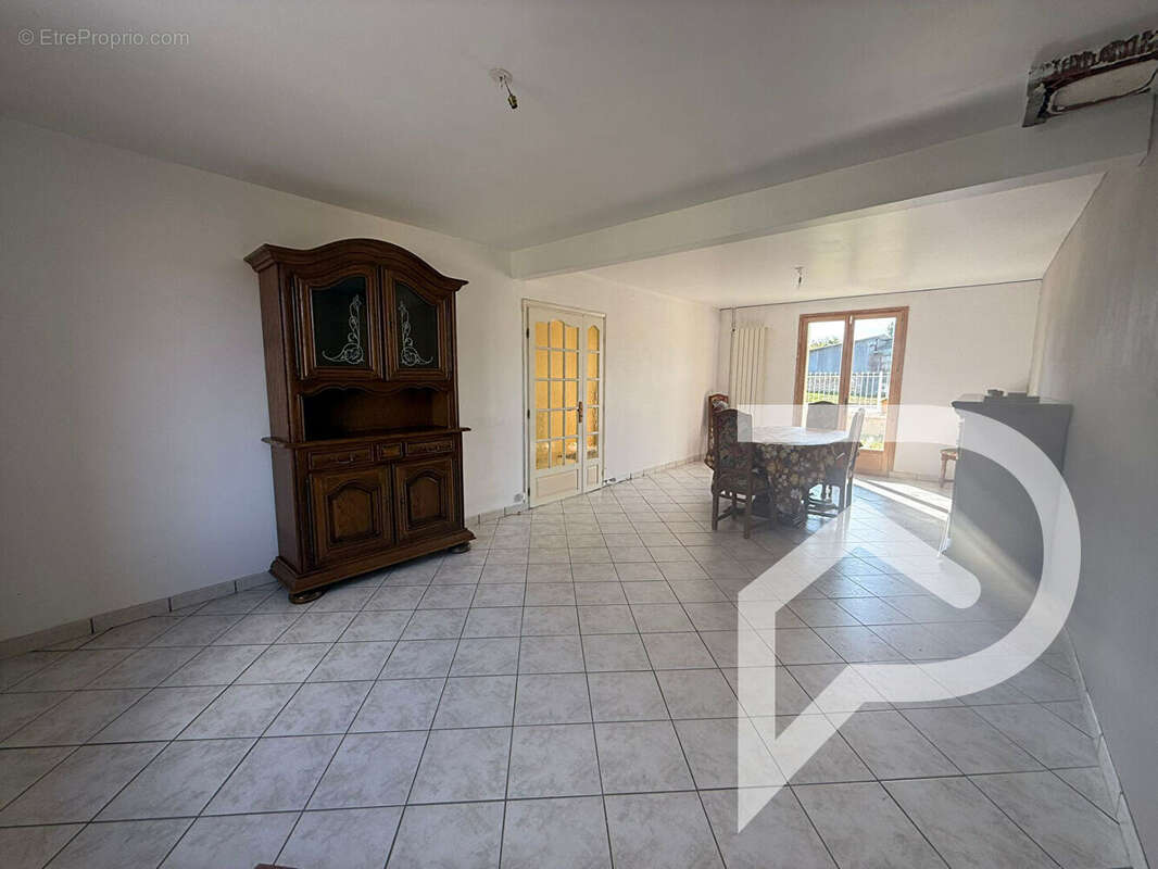 Maison à ESTREES-SAINT-DENIS