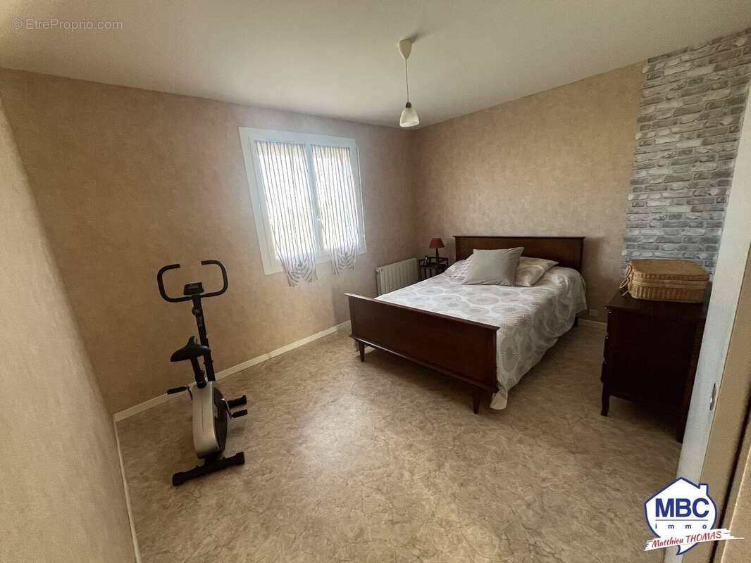 Maison à MONTREVAULT