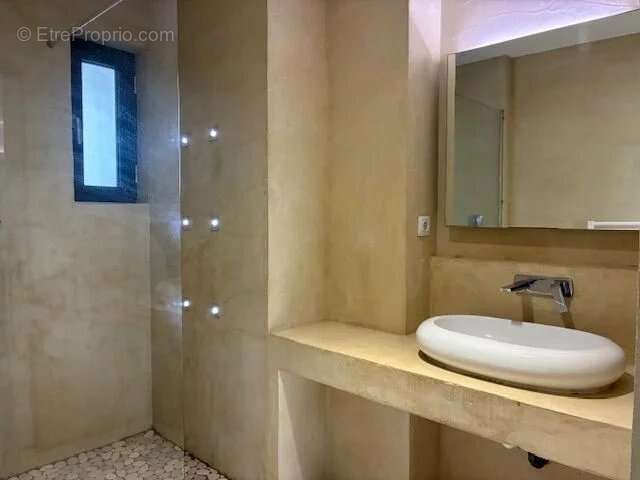 Appartement à LESPINASSE