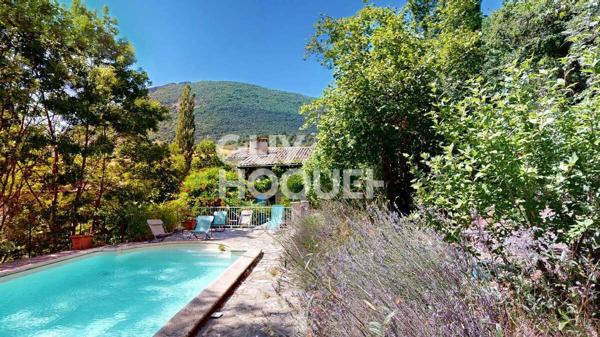 Maison à EYGLUY-ESCOULIN