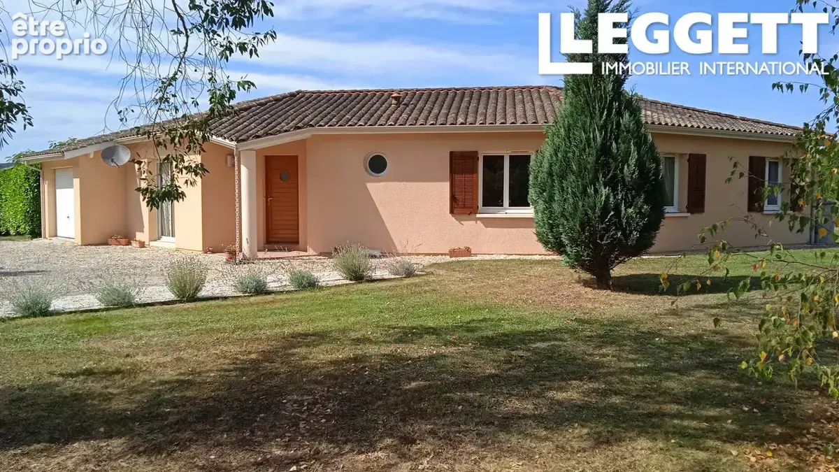 Maison de plain-pied, 4 lits, à l'orée d'un village avec des commodités, une superbe piscine, et des vues ! - photo 1