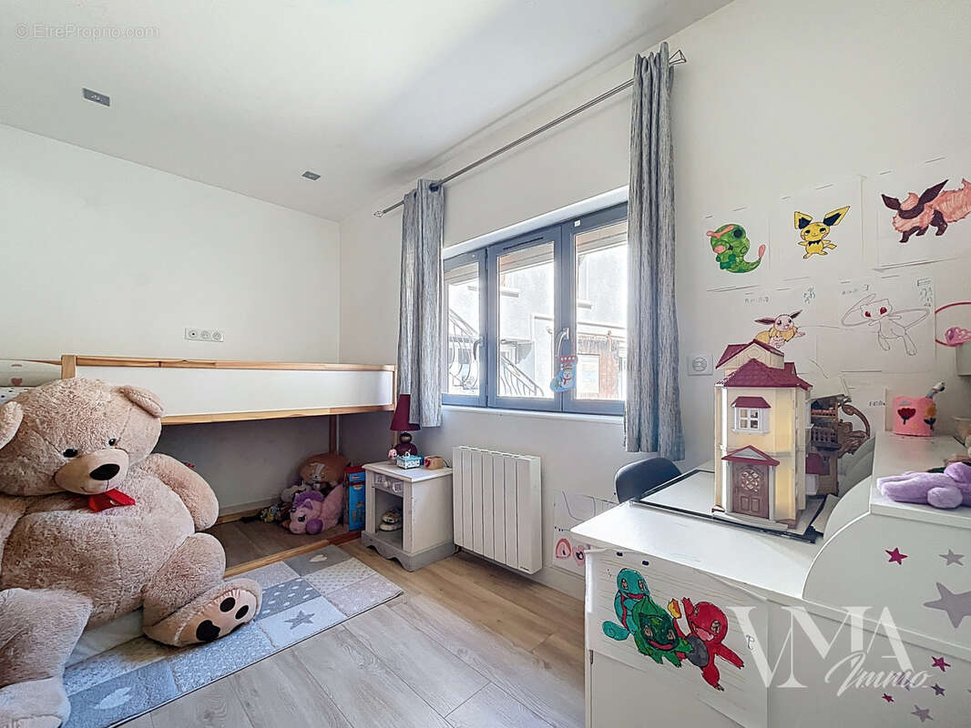 Appartement à SAINT-GENIS-LES-OLLIERES