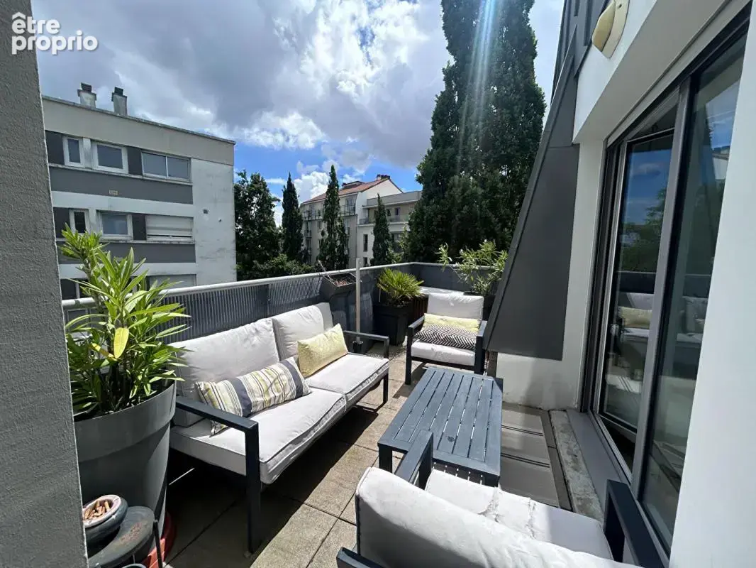 Rond point de Rennes - T3 de standing avec terrasse, garage fermé et cave  Résidence récente - photo 2