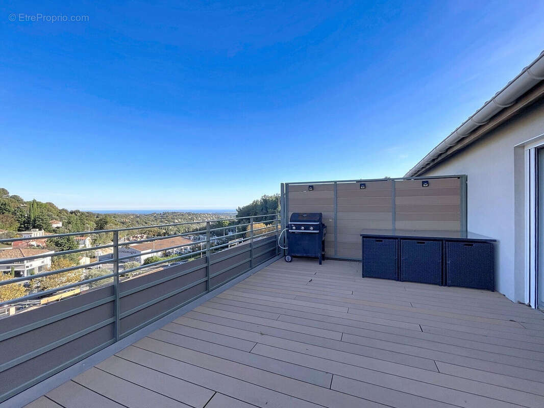 Appartement à CHATEAUNEUF-GRASSE