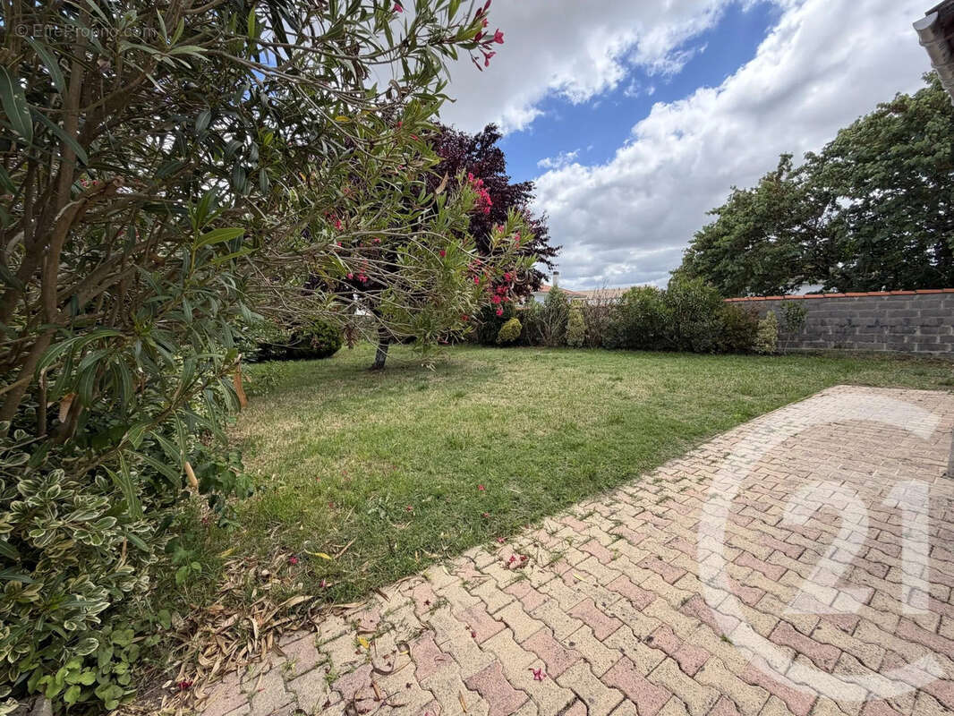 Maison 86 m² à Saint-Sulpice-De-Royan  - photo 12
