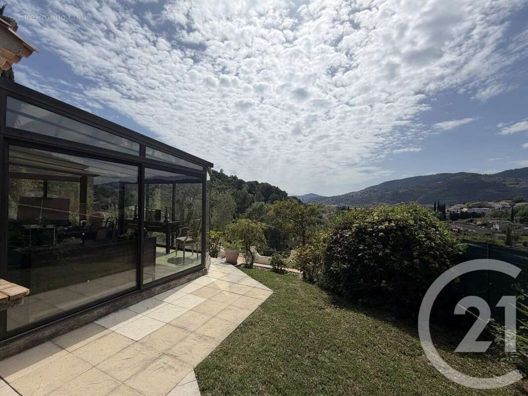 Maison à LA ROQUETTE-SUR-SIAGNE