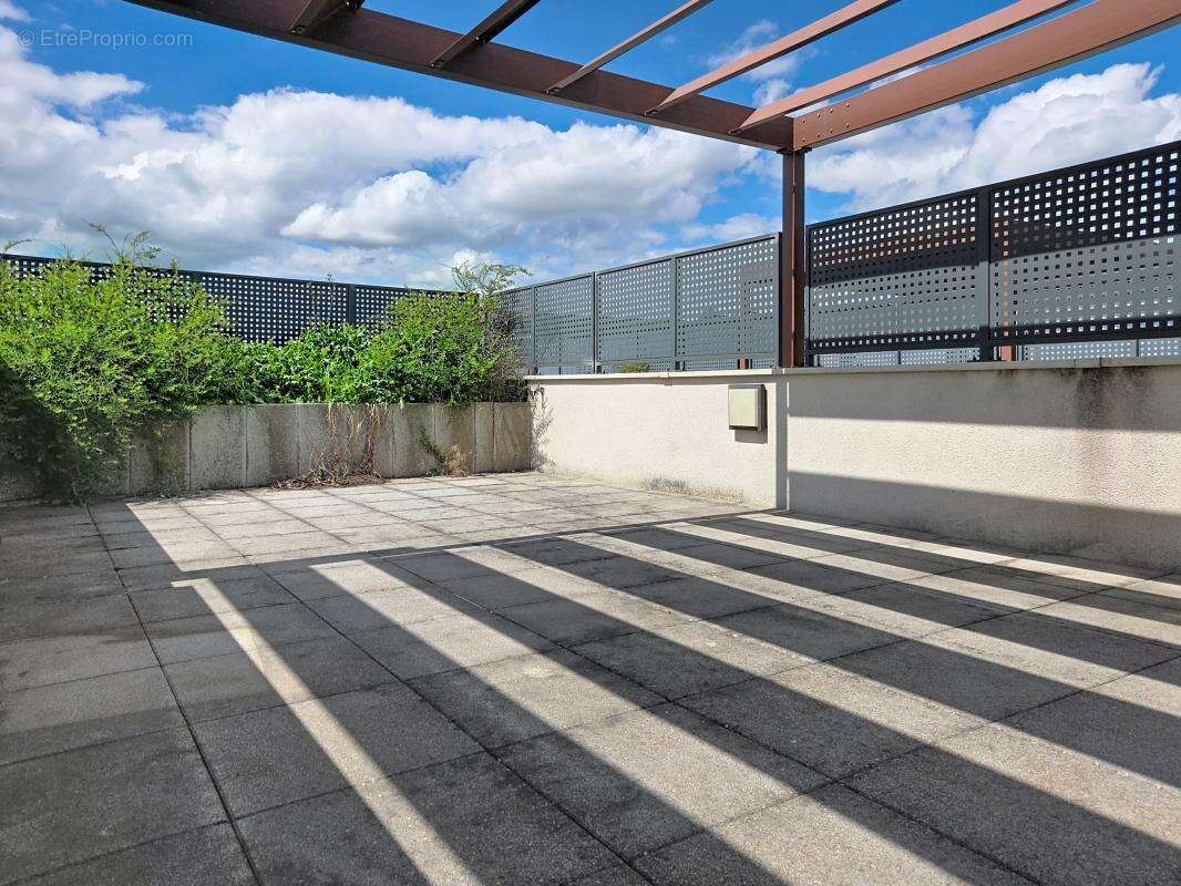Appartement à MEYZIEU